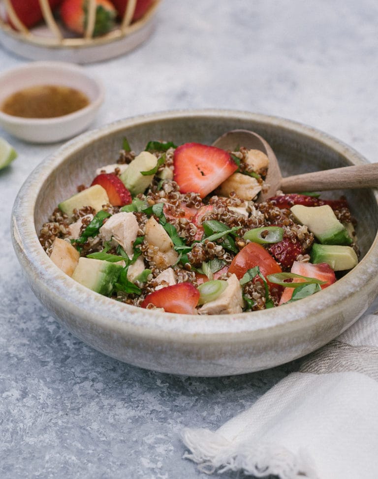 salade de quinoa fraises et basilic avec poulet repas principal lunch