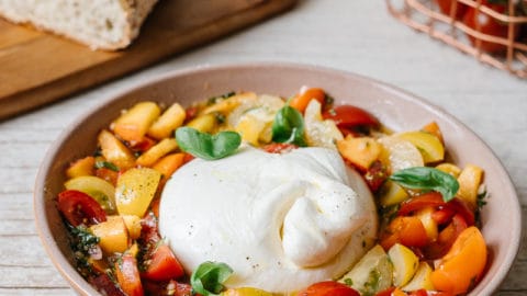 burrata pêches basilic