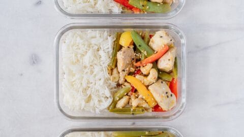 poulet à l'orange dans des plats meal prep