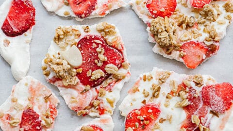 écorces de yogourt glacé aux fraises