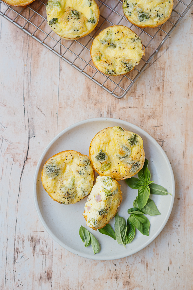mini-omelettes au jambon brocoli et fromage